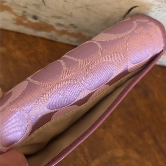 Coach SoHo Pleat Mauve Signature Wallet - Picture 7 of 10
